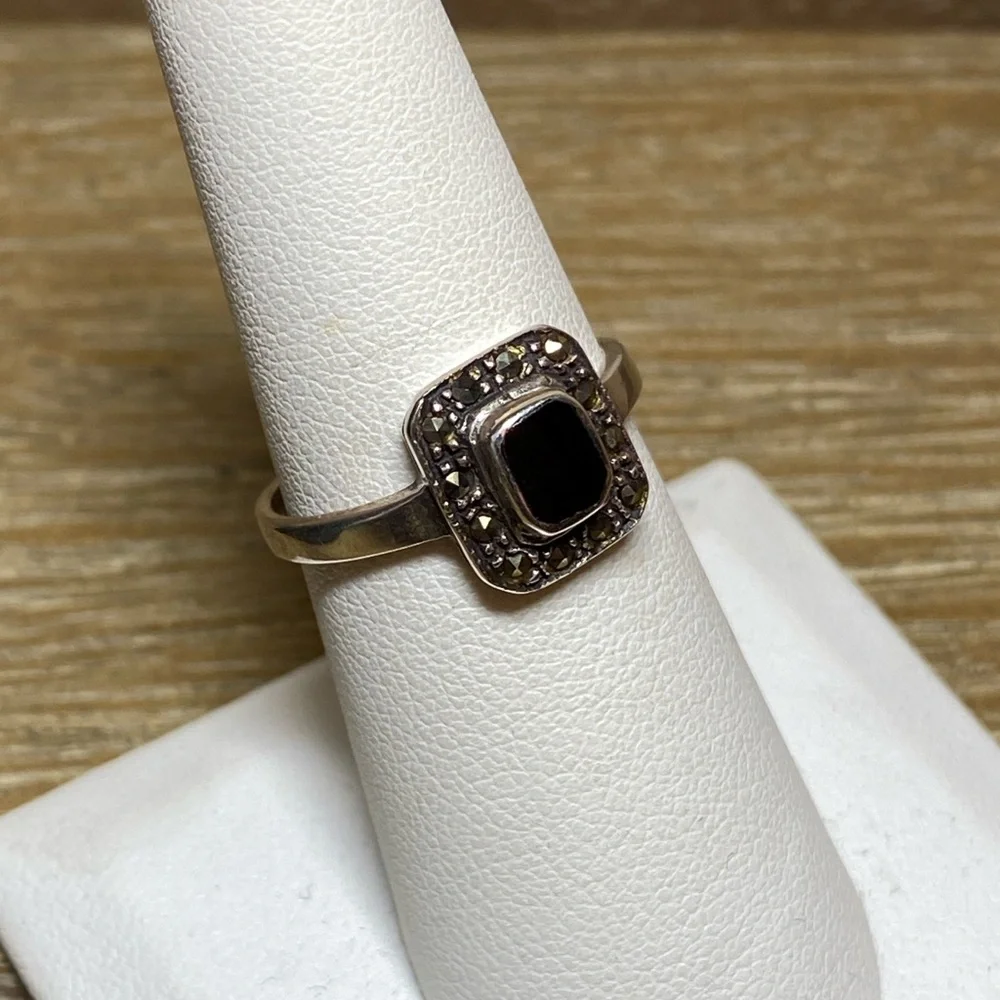Vintage sterling silver marcasite black onyx Square Ring size 7.5